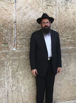 Rabbi Moshe Kesselman is the Rabbi of Shaarei Tefila in L.A.